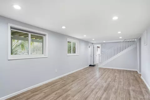 Living - 6473 Lakeshore Dr, Milton, FL 32570 photo 2 of 3