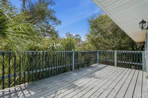 Exterior - 6473 Lakeshore Dr, Milton, FL 32570 photo 3 of 6