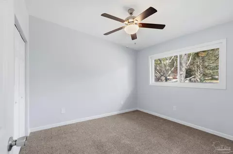 Bedroom - 6473 Lakeshore Dr, Milton, FL 32570 photo 2 of 6