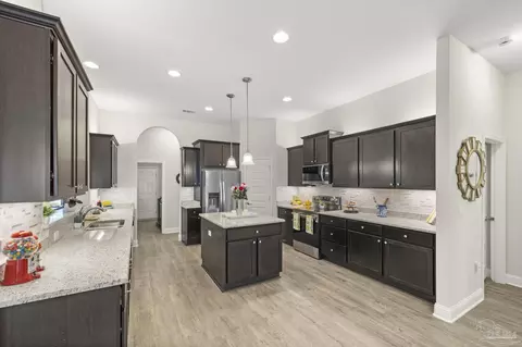 Kitchen - 4566 Red Oak Dr, Milton, FL 32583 photo 1 of 6