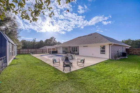 Exterior - 4566 Red Oak Dr, Milton, FL 32583 photo 7 of 12