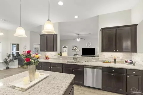 Kitchen - 4566 Red Oak Dr, Milton, FL 32583 photo 3 of 6