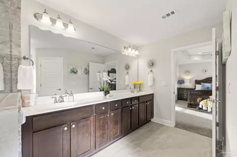 Bath - 4566 Red Oak Dr, Milton, FL 32583 photo 1 of 6