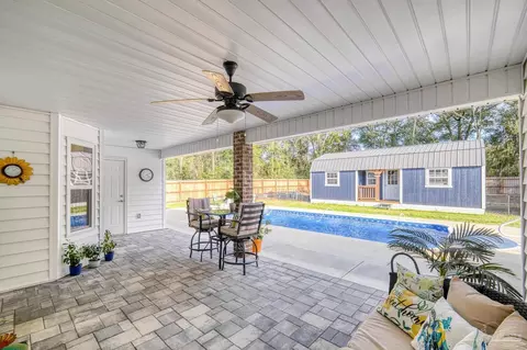 Exterior - 4566 Red Oak Dr, Milton, FL 32583 photo 2 of 12