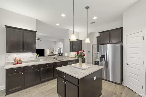 Kitchen - 4566 Red Oak Dr, Milton, FL 32583 photo 5 of 6