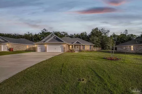 Exterior - 4566 Red Oak Dr, Milton, FL 32583 photo 5 of 12