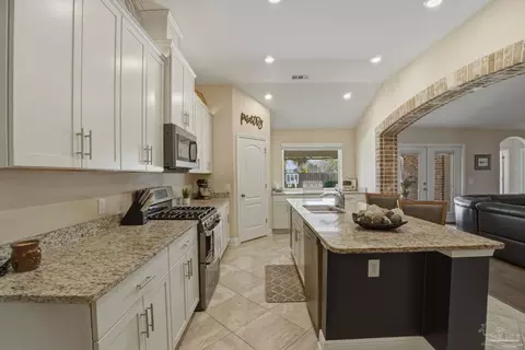 Kitchen - 5514 Dunridge Dr, Pace, FL 32571 photo 3 of 4
