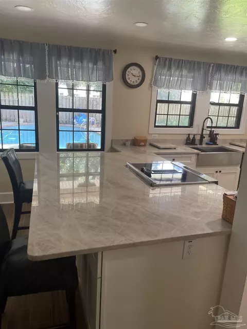 103 Highpoint Dr, Gulf Breeze, FL 32561