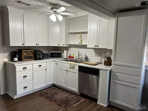 Kitchen - 3770 Hwy 182, Jay, FL 32565 photo 2 of 4