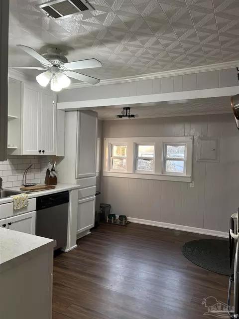 Kitchen - 3770 Hwy 182, Jay, FL 32565 photo 4 of 4
