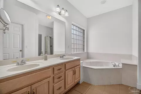 Bath - 2543 Pine Forest Rd, Cantonment, FL 32533 photo 4 of 9