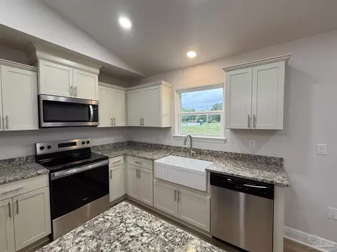 Kitchen - 5130 Blackmon Dr, Jay, FL 32565 photo 4 of 6