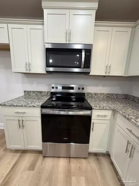 Kitchen - 5130 Blackmon Dr, Jay, FL 32565 photo 6 of 6