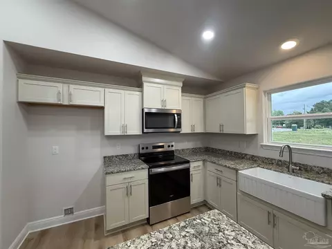 Kitchen - 5130 Blackmon Dr, Jay, FL 32565 photo 3 of 6