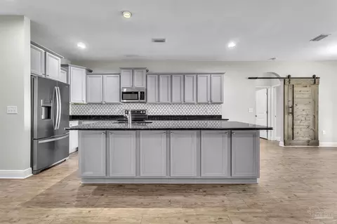 Kitchen - 5865 W Cambridge Way, Pace, FL 32571 photo 4 of 5