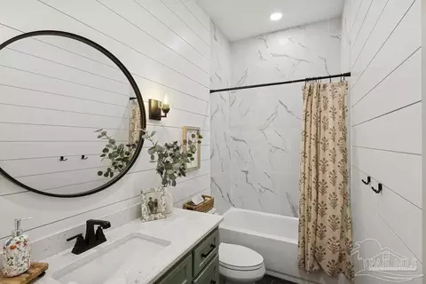 Bath - 11278 Old Pine Loop Rd, Jay, FL 32565 photo 3 of 3