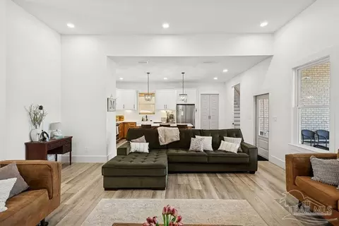 Living - 11278 Old Pine Loop Rd, Jay, FL 32565 photo 2 of 4