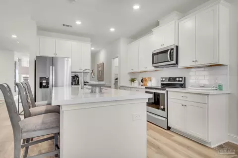 Kitchen - 5017 Sanborn Dr, Milton, FL 32570 photo 2 of 4