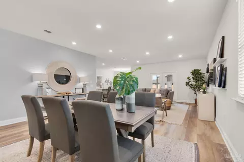 Dining - 5017 Sanborn Dr, Milton, FL 32570 photo 3 of 6
