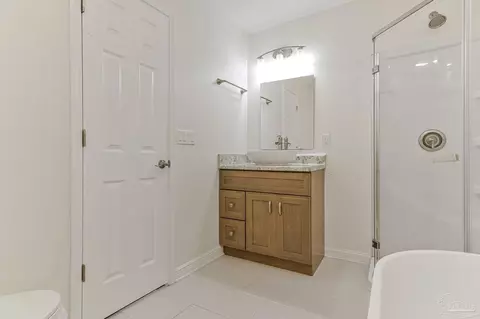 Bath - 902 Heathrow Dr, Cantonment, FL 32533 photo 3 of 8