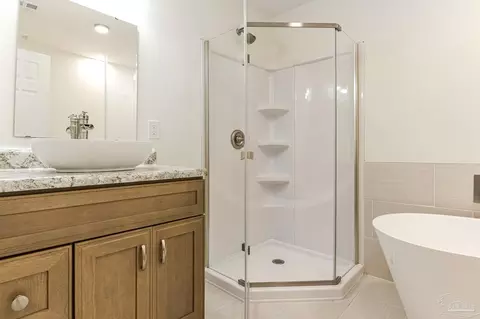 Bath - 902 Heathrow Dr, Cantonment, FL 32533 photo 1 of 8