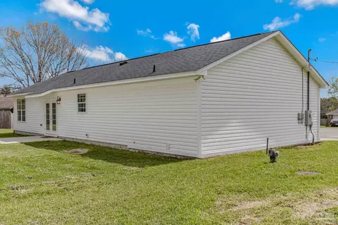 Exterior - 902 Heathrow Dr, Cantonment, FL 32533 photo 14 of 19