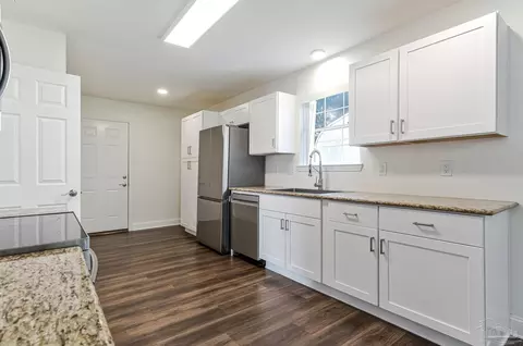Kitchen - 902 Heathrow Dr, Cantonment, FL 32533 photo 2 of 3