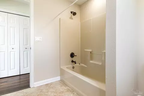 Bath - 902 Heathrow Dr, Cantonment, FL 32533 photo 8 of 8