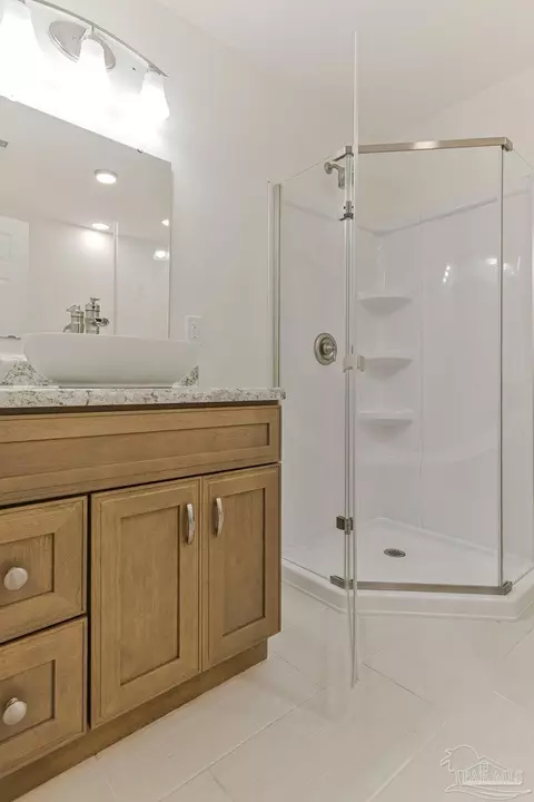 Bath - 902 Heathrow Dr, Cantonment, FL 32533 photo 2 of 8