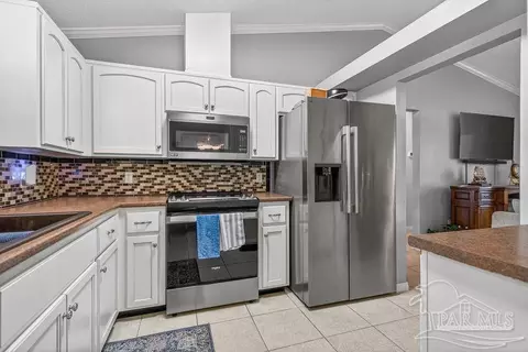 Kitchen - 4331 Audiss Rd, Milton, FL 32583 photo 6 of 7