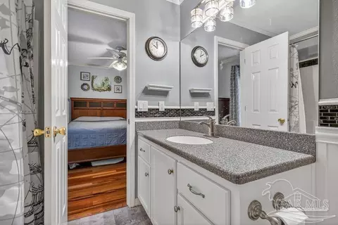 Bath - 4331 Audiss Rd, Milton, FL 32583 photo 2 of 5