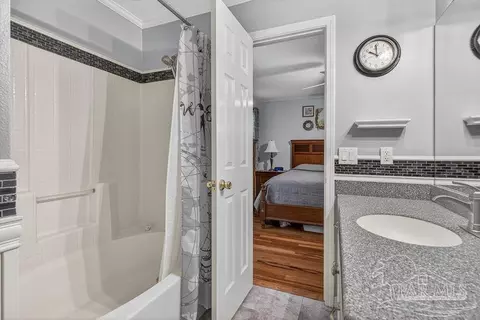 Bath - 4331 Audiss Rd, Milton, FL 32583 photo 3 of 5