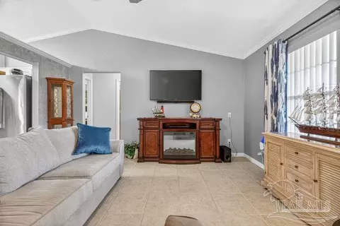 Living - 4331 Audiss Rd, Milton, FL 32583 photo 2 of 3