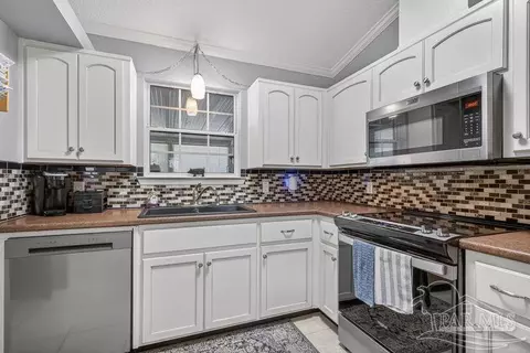 Kitchen - 4331 Audiss Rd, Milton, FL 32583 photo 1 of 7