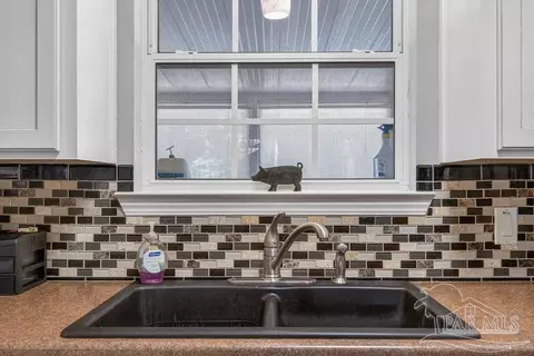 Kitchen - 4331 Audiss Rd, Milton, FL 32583 photo 7 of 7