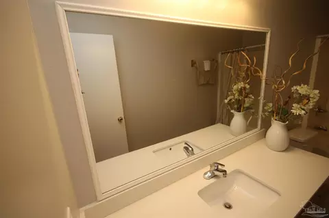 Bath - 5354 Windham Rd, Milton, FL 32570 photo 3 of 6
