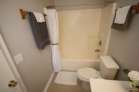 Bath - 5354 Windham Rd, Milton, FL 32570 photo 5 of 6