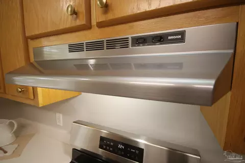 Kitchen - 5354 Windham Rd, Milton, FL 32570 photo 9 of 10