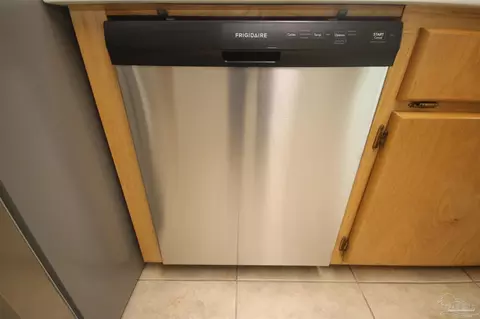 Kitchen - 5354 Windham Rd, Milton, FL 32570 photo 6 of 10
