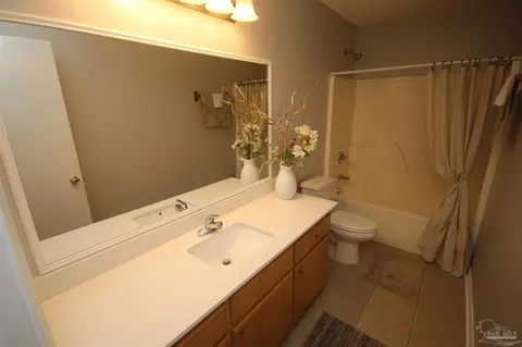 Bath - 5354 Windham Rd, Milton, FL 32570 photo 1 of 6
