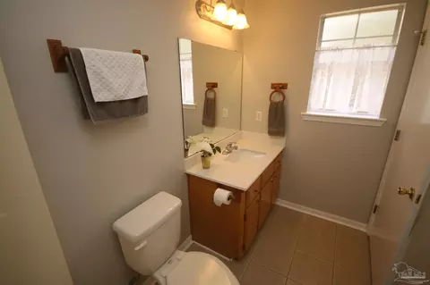 Bath - 5354 Windham Rd, Milton, FL 32570 photo 4 of 6
