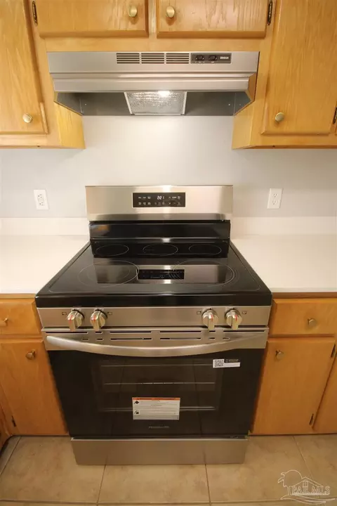 Kitchen - 5354 Windham Rd, Milton, FL 32570 photo 2 of 10