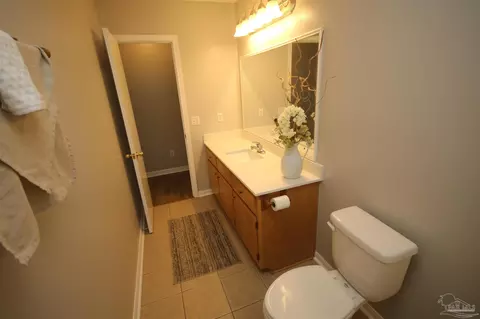 Bath - 5354 Windham Rd, Milton, FL 32570 photo 2 of 6