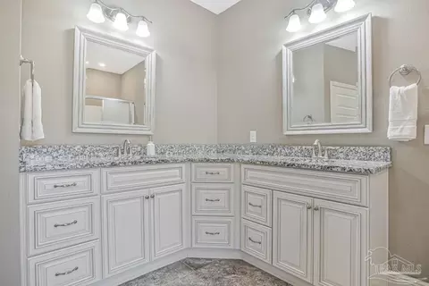Bath - 3266 Bernath Dr, Milton, FL 32583 photo 3 of 5