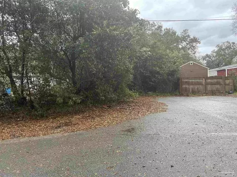 8600 Handicare St, Pensacola, FL 32514