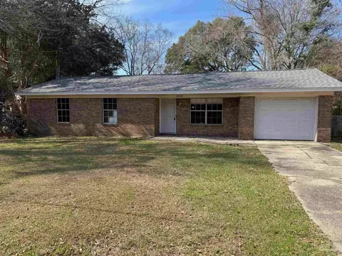 2002 Woodbury Dr, Cantonment, FL 32533