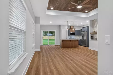Entry Way - 6115 Carroll Rd, Milton, FL 32583 photo 6 of 8