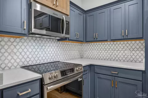 Kitchen - 6115 Carroll Rd, Milton, FL 32583 photo 3 of 9