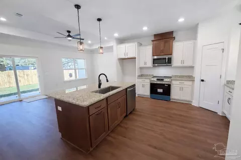 Kitchen - 4046 Woodfin Cir, Pace, FL 32571 photo 4 of 4