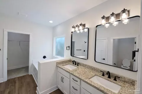 Bath - 4046 Woodfin Cir, Pace, FL 32571 photo 2 of 5